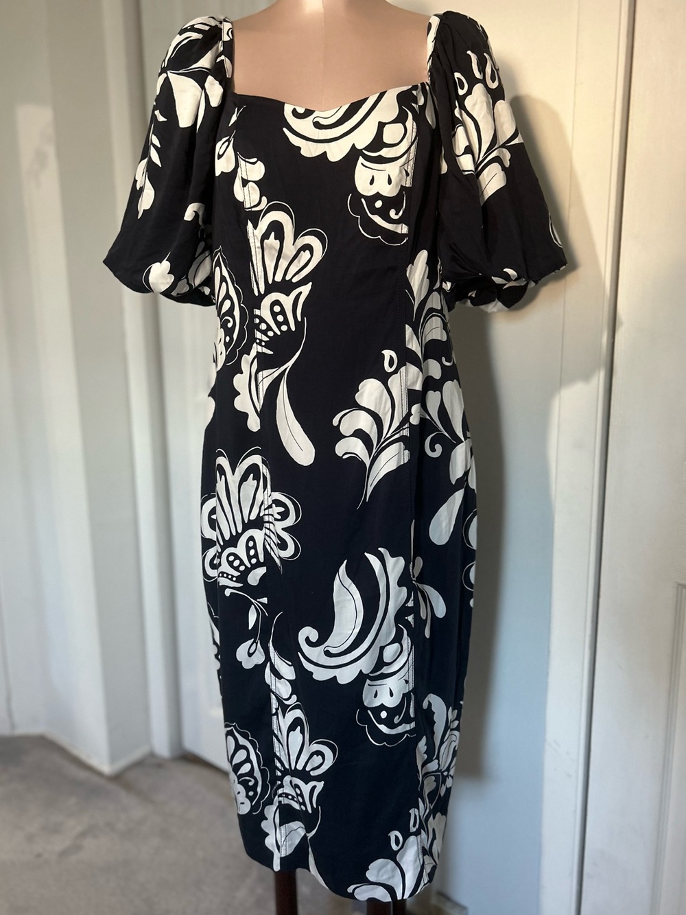 Ann Taylor Black & White Floral Square-Neck with puffy sleeves Midi Dress sz 10